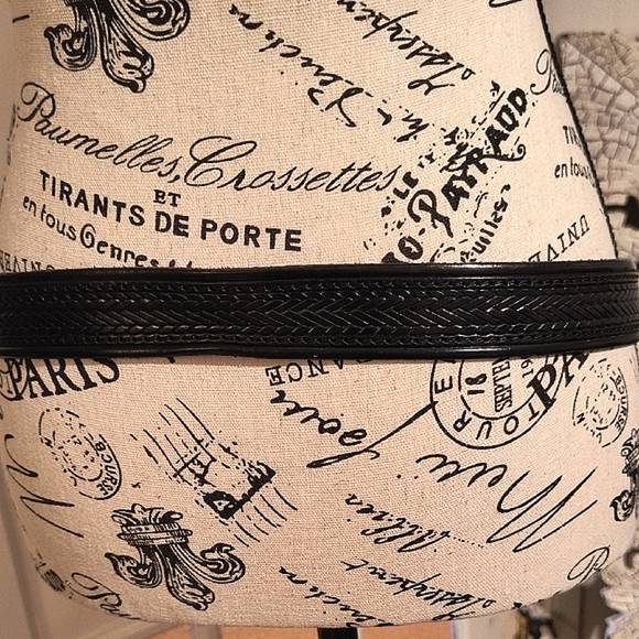 Vintage Fiori Black Leather Belt with Gold Buckle. Size 34. Good Condition - Picture 4 of 8